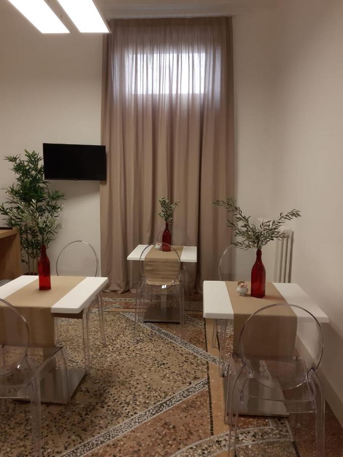 B&B Lei Foggia Bagian luar foto